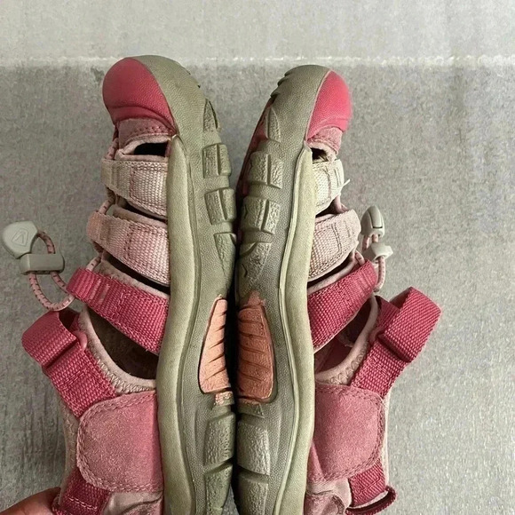 [US1] Girl  Pink Keen Hiking/Outdoor Sandal - Picture 3 of 7